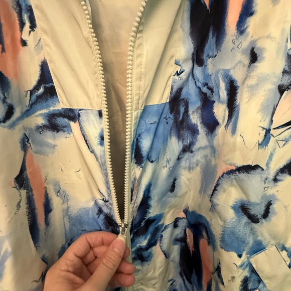 Women’s Hooded WindBreaker - Picture 4 of 7